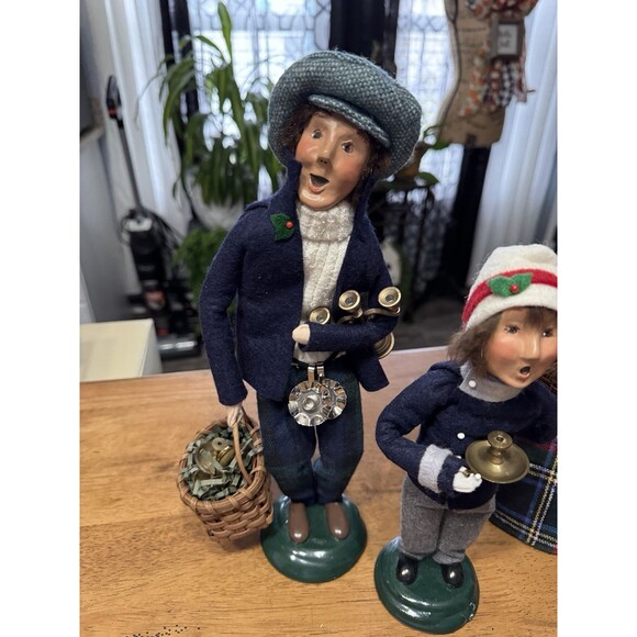 Byers Choice Ltd The Carolers Lot of 3 Figures Man Women Kid Retired dated 1998 - Picture 5 of 6
